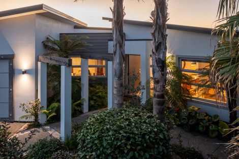 Photo of property in 5 Hana Udy Place, Paraparaumu Beach, Paraparaumu, 5032