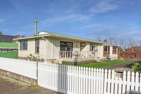 Photo of property in 13 Victoria Avenue, Dannevirke, 4930