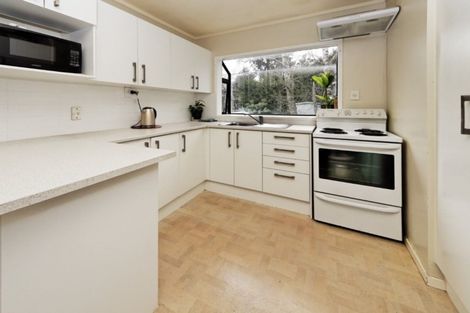 Photo of property in 6 Oakhaven Place, Ranui, Auckland, 0612