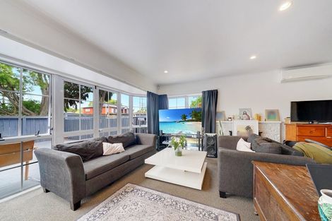 Photo of property in 43 Hallberry Road, Mangere East, Auckland, 2024