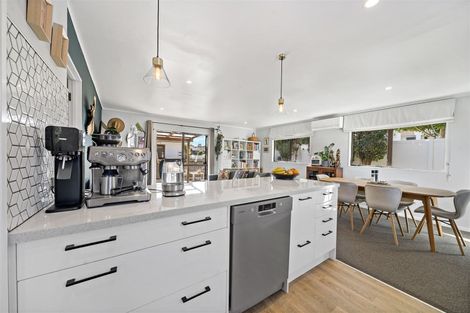 Photo of property in 80 Kervil Avenue, Te Atatu Peninsula, Auckland, 0610