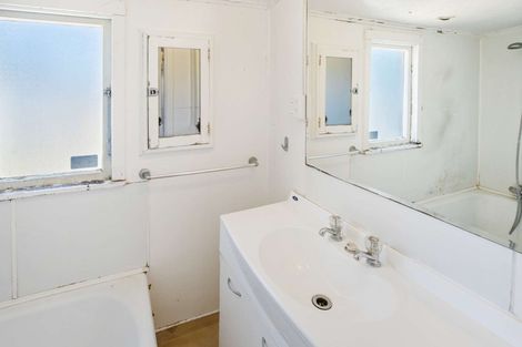 Photo of property in 1 Manuka Street, Castlecliff, Whanganui, 4501