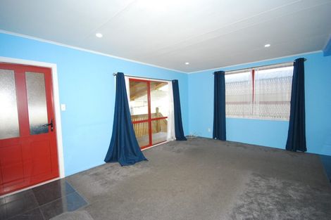 Photo of property in 2 Mcnaughton Avenue, Mangere East, Auckland, 2024