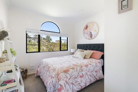 Photo of property in 7 Emerald Way, Rosedale, Auckland, 0632