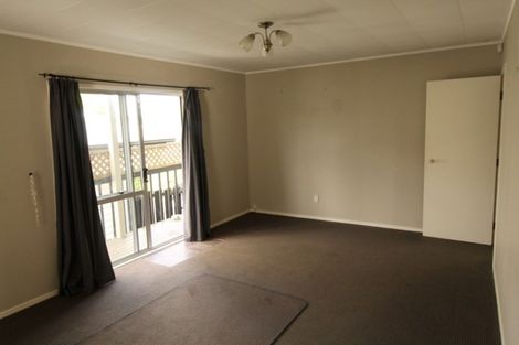 Photo of property in 12 Quincey Place, Massey, Auckland, 0614