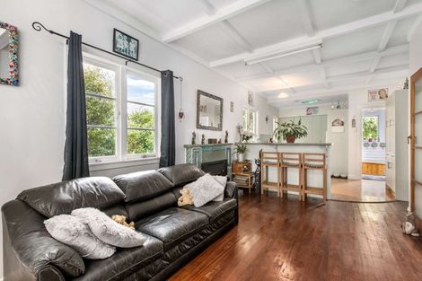 Photo of property in 6 Racecourse Road, Waiuku, 2123