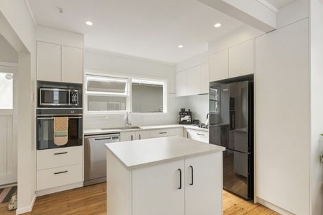 Photo of property in 15 Tarahua Road, Vogeltown, New Plymouth, 4310