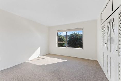 Photo of property in 21 Nevada Drive, Merrilands, New Plymouth, 4312