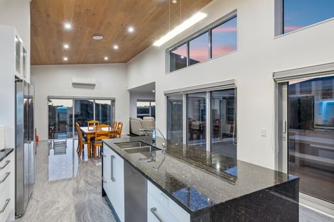 Photo of property in 15 Taranui Way, Paraparaumu Beach, Paraparaumu, 5032