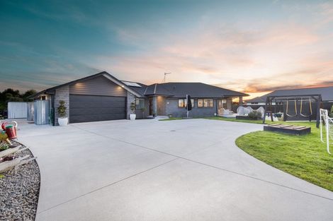 Photo of property in 15 Mike Smith Drive, Cambridge, 3434