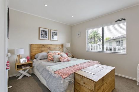 Photo of property in 10 Oreil Avenue, West Harbour, Auckland, 0618