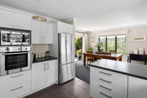 Photo of property in 2/11 Te Aute Road, Havelock North, 4130