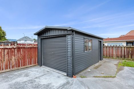 Photo of property in 52d Whites Line West, Woburn, Lower Hutt, 5010
