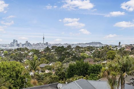 Photo of property in 2/165 Birkenhead Avenue, Birkenhead, Auckland, 0626
