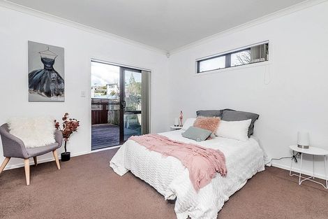 Photo of property in 43a Stewart Drive, Newlands, Wellington, 6037