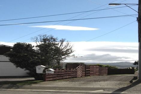 Photo of property in 25 Longcroft Terrace, Newlands, Wellington, 6037