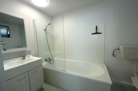 Photo of property in Victoria Court, 4u8 Queen Street, Mount Victoria, Wellington, 6011