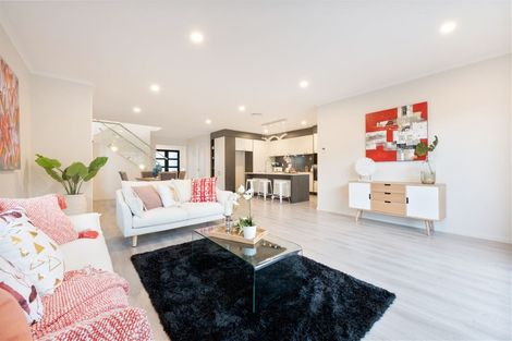 Photo of property in 11 Bunbeg Crescent, Flat Bush, Auckland, 2019