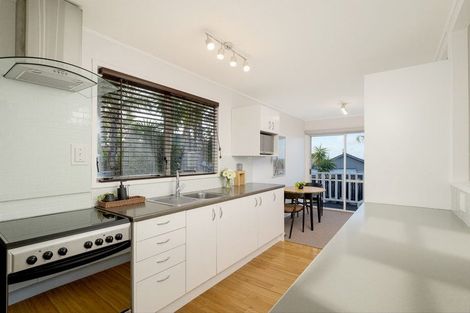 Photo of property in 5 Mckinley Road, Sunnyvale, Auckland, 0612