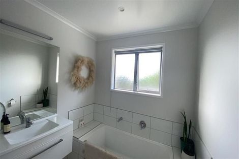 Photo of property in 9 Ripple Grove, Waiuku, 2123