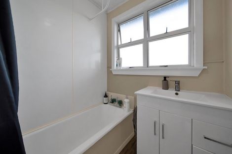 Photo of property in 11 Manawapou Road, Hawera, 4610