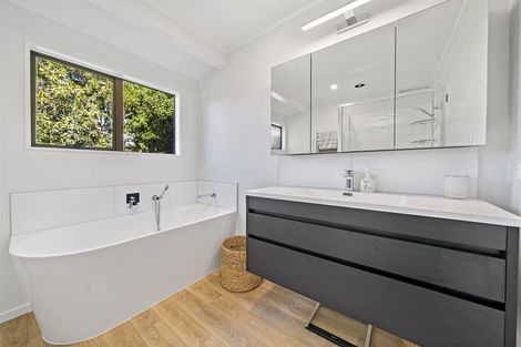 Photo of property in 80 Kervil Avenue, Te Atatu Peninsula, Auckland, 0610