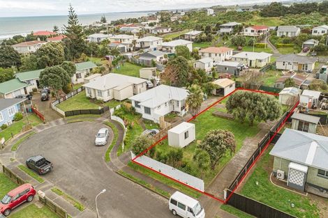 Photo of property in 4 Kupe Place, Castlecliff, Whanganui, 4501