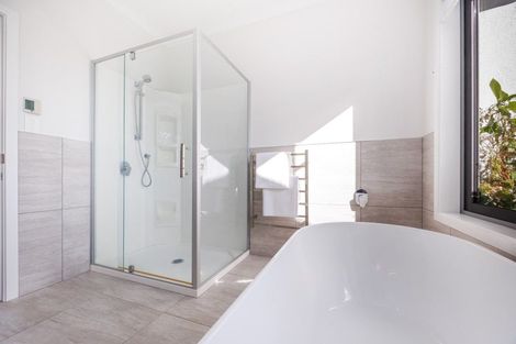 Photo of property in 12 Fleetwood Lane, Turitea, Palmerston North, 4472