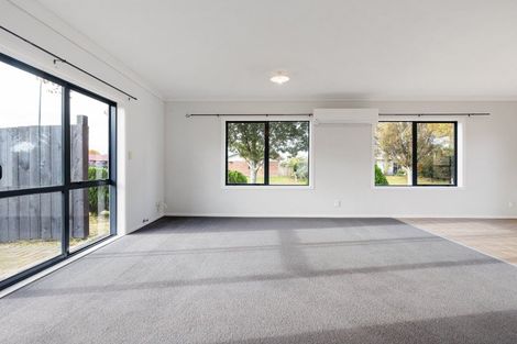 Photo of property in 9 Catalina Drive, Melville, Hamilton, 3206