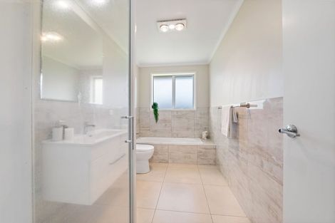 Photo of property in 1 Reremoana Close, Hawera, 4610