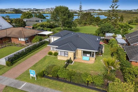 Photo of property in 75 Maygrove Drive, Orewa, 0931