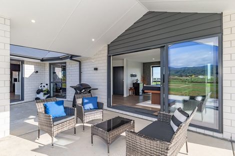 Photo of property in 28 Oriwa Lane, Levin, 5571