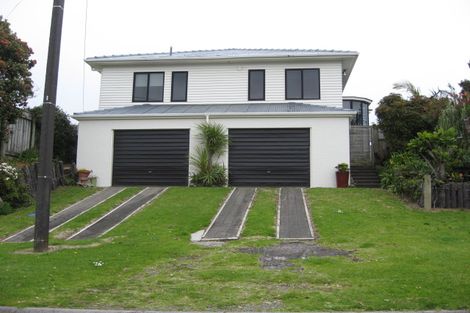 Photo of property in 8 Mcfarlane Street, Oakura, 4314
