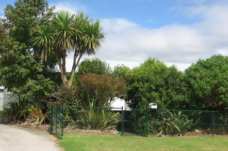 Photo of property in 3 Daphne Street, Kelston, Auckland, 0602