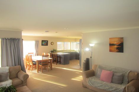 Photo of property in 19 Edgewater Grove, Whakatane, 3120