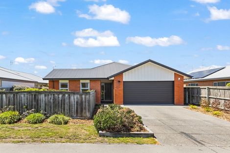 Photo of property in 15 Saint Peters Close, Woolston, Christchurch, 8062