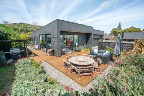 Photo of property in 6 Pukatea Close, Raumati Beach, Paraparaumu, 5032