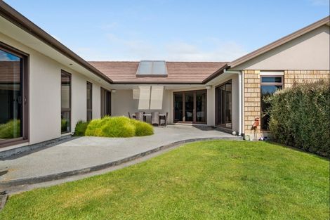 Photo of property in 5b Tupuhi Place, Highlands Park, New Plymouth, 4312