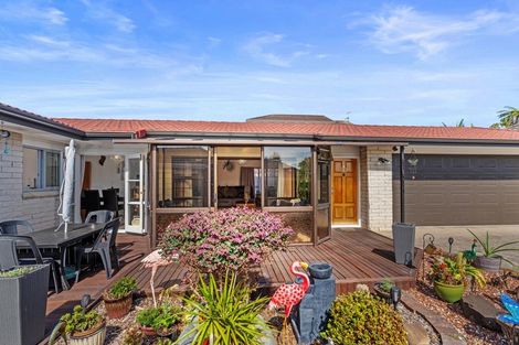 Photo of property in 2/5 Spring Grove, Henderson, Auckland, 0612