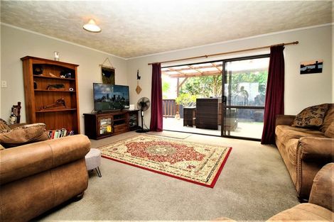 Photo of property in 17 Garelja Road, Henderson, Auckland, 0612