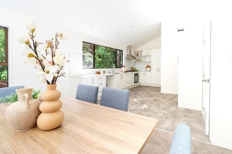 Photo of property in 16 Garden Road, Northland, Wellington, 6012