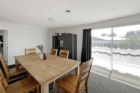 Photo of property in 26 Cumberland Place, Kelvin Grove, Palmerston North, 4414