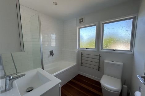 Photo of property in 2/25a Tramway Road, Beach Haven, Auckland, 0626