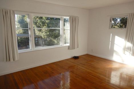 Photo of property in 537 Glenfield Road, Glenfield, Auckland, 0629
