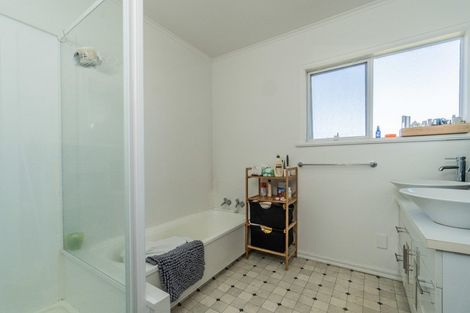 Photo of property in 2/132 Nile Road, Milford, Auckland, 0620