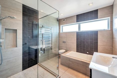 Photo of property in 2/36 Devon Road, Bucklands Beach, Auckland, 2012