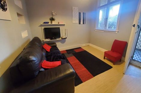 Photo of property in Devonport Apartments, 23/127 Saint Aubyn Street, New Plymouth, 4310