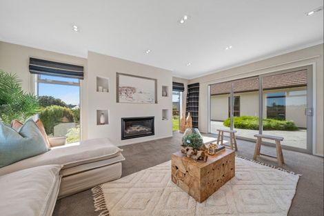 Photo of property in 5b Tupuhi Place, Highlands Park, New Plymouth, 4312