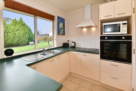 Photo of property in 63 Cabeleigh Drive, Helensville, 0800