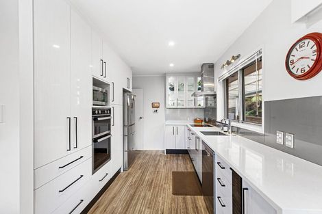 Photo of property in 16 Nui Mana Place, Te Atatu South, Auckland, 0610